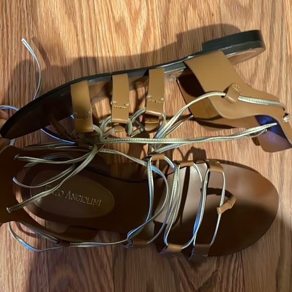 Enzo Angiolini leather gladiator sandals with gold leather strap. - Picture 2 of 4